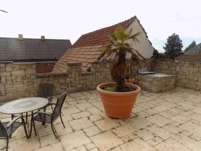 Haus-Hof-Bauweise mit 2 Gebäuden: Haupthaus im Loftstil und Vorderhaus als Zweifamilienhaus!
