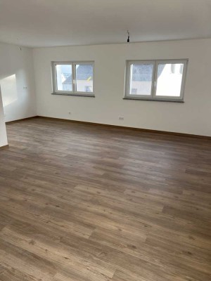 Erstbezug nach Sanierung mit Balkon: Schöne 2-Zimmer-Wohnung mit geh. Innenausstattung