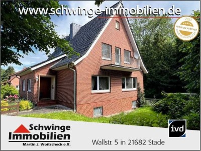 SCHWINGE IMMOBILIEN Stade: Schönes Familienhaus in Bliederdorf in ruhiger Seitenstraße am Wald.