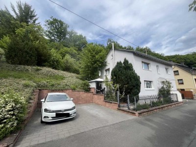 Zweifamilienhaus mit großem Garten und Südausrichtung