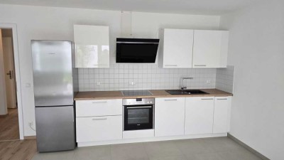 Erstbezug nach Sanierung mit Balkon und Einbauküche: Exklusive 3-Zimmer-EG-Wohnung in Schrobenhausen