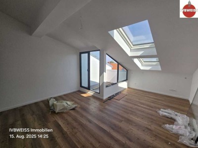 ERSTBEZUG NACH DACHAUSBAU  Wohnen im Graefekiez (Schönleinstr.), 2 Zimmer, Terrasse, extrem hell