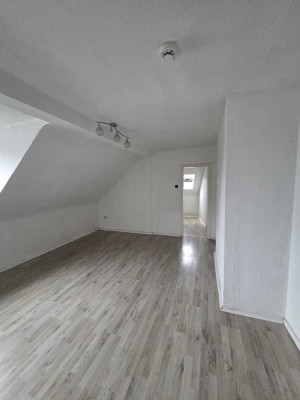 *3,5 Zimmer mit hellem Bad*
