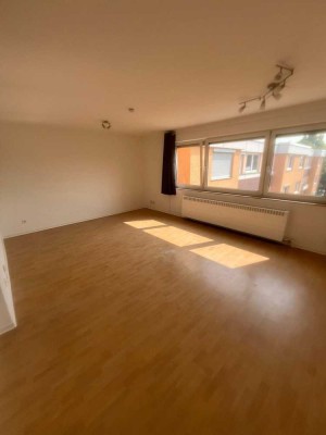 Lichtdurchflutete 2-Zimmer-Wohnung mit Einbauküche & TG-Stellplatz - 61 m² im 2. OG