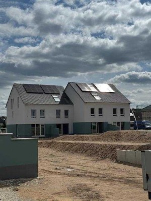 Erstbezug! Schönes Reihenhaus  mit 141qm Wohnfläche, Garage und Küche