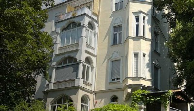 Stilvolle Altbauwohnung mit eigenem 50 m² Garten in Gründerzeitvilla – 2,5 Zimmer in WB-Nord-Ost