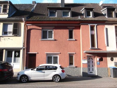 Sehr gepflegtes Haus mit großem Garten