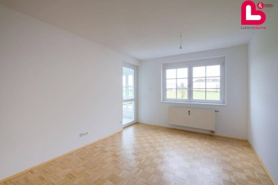 Sanierte 3-Zimmer Wohnung mit Parkplatz und Loggia