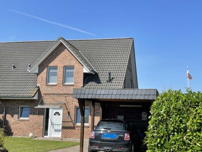 Doppelhaushälfte mit gehobener Innenausstattung in Sandesneben