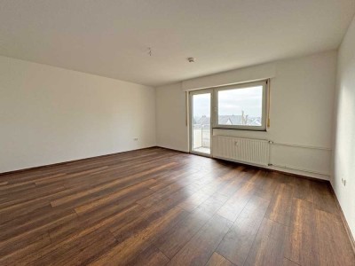 4-Zimmer-Wohnung mit Balkon & Einbauküche!