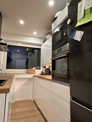 Sanierte Wohnung mit drei Zimmern sowie Balkon und Einbauküche in Essen