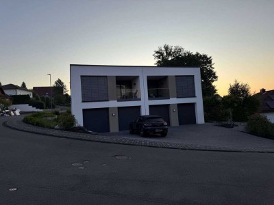 Vollmersbach: Moderne Doppelhaushälfte mit Einbauküche, Garten, Loggia & Garage!