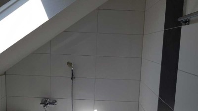 Geschmackvolle Dachgeschosswohnung mit drei Zimmern in Neuhofen