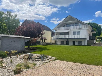 Schönes EFH mit ELW, PV-Anlage, Luftwärme   in Ortsrandlage (Sackgasse)