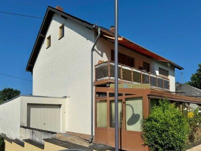 Darf´s auch ein bisschen mehr Wohnung sein ? 2 Etagen, Einbauküche, Gartenmitbenutzung, Garage...