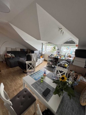 Hoven - Charmante DG-Wohnung mit Einbauküche