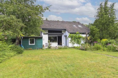 Charmantes Einfamilienhaus mit weitläufigem Garten in ruhiger Lage