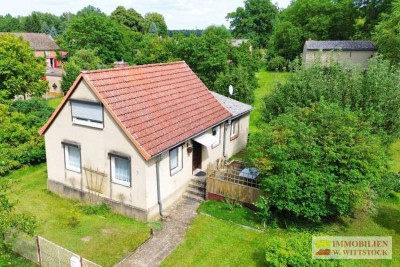 Großes Grundstück mit kleinem Wohnhaus und Nebengelass für Hobbytierhalter oder Selbstversorger