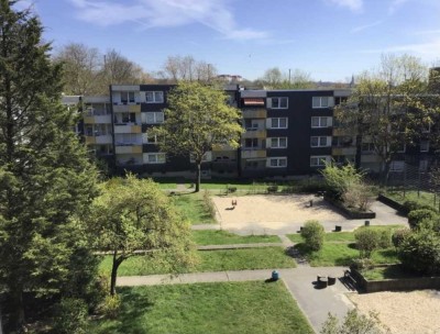 Mitten in Steele! Familiengerechte 3-Raum-Wohnung mit großem Balkon! WBS erforderlich!