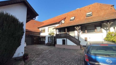 Zweifamilienhaus mit Scheune, Werkstatt und zwei Gewölbekellern