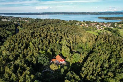 Mitten in der Natur: Exklusive Landhausvilla am Starnberger See in Alleinlage