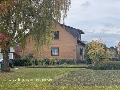 Moderne 4 Zimmer Dachgeschoss Whg. - EBK, Balkon,Abstellraum und KFZ-Stellplatz zu vermieten