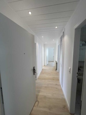 Schöne, helle 3-Zimmer-Wohnung, kernsaniert mit Wintergarten und Balkon in Stuttgart-Bad Cannstatt