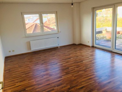 Lichtdurchflutete 4 ZKB Wohnung mit großer Dachterrasse