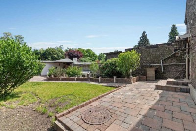 Geräumige Doppelhaushälfte mit großem Garten, Terrasse und Garage – viel Platz für Ihre Wohnideen