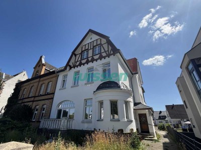 Erstbezug nach Kernsanierung! 3-Zimmer Wohnung mit Spitzboden - Wohnen in der Altbau-Villa!