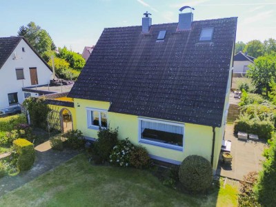 Schönes Ein/Zweifamilienhaus mit großem Garten und Bauplatz