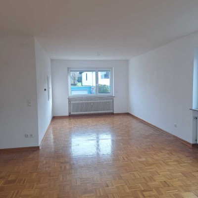 Erstbezug nach Sanierung: EG-Wohnung mit Balkon, EBK, großem Garten in Taunusstein-Wehen