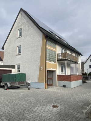 von privat: Mehrfamilienhaus mit 1.576qm Grundstück / 1.000qm Bauplatz in Pfuhl