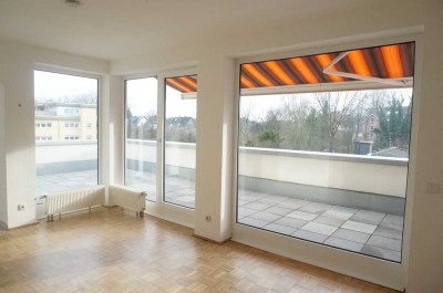 Freundliche  Penthousewohnung mit schöner Dachterrasse auf zwei Ebenen, Parkettboden etc.