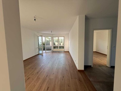 Kernsanierte 2-Zimmer-Oase mit Balkon, Carport & Gartenblick