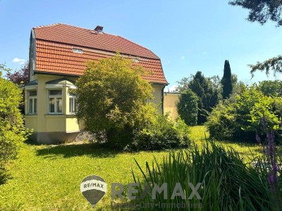"Einfamilienhaus mit 2535m² großem Grundstück!"