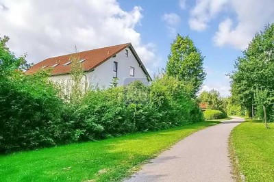 Schöne 2-Zimmer-Wohnung mit Einzelgarage in schöner sehr ruhiger Lage