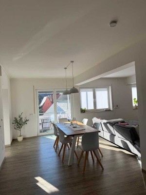 Großzügige offene 4 Zimmer Stadtwohnung
