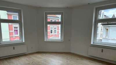 Großzügige sanierte  2,5 Zimmer Wohnung ab sofort frei.