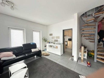 Großzügige 4-Zimmer-Wohnung mit zwei Bädern,  Schwedenofen & Carport, Garage – ab 01.01.2026