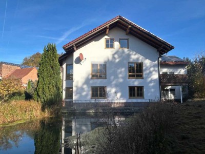 Einfamilienhaus mit Garagen, Garten und eigenem Teich zur Miete