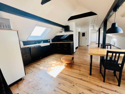 Schöne und gemütliche DG-Wohnung inkl. Klimageräte u. Teilmöblierung! Jetzt Chance ergreifen!