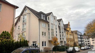Charmante Dachgeschoss-Wohnung mit vielseitig nutzbarem Spitzboden im Dichterviertel von Mülheim