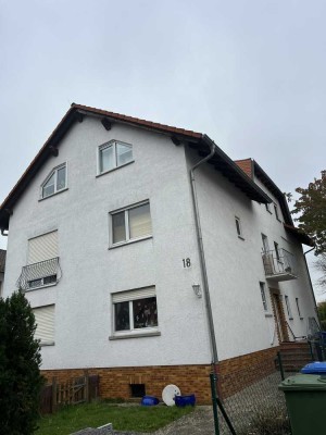 Stilvolle, modernisierte 4,5-Zimmer-Wohnung mit Balkon und Einbauküche in Babenhausen