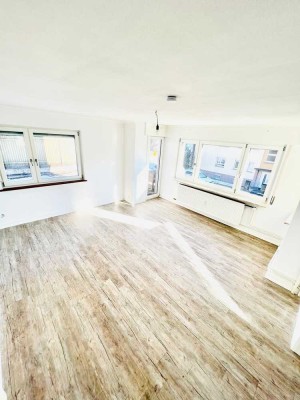 Helle 3-Zimmer-Erdgeschosswohnung mit großer Terrasse und EBK in Pforzheim-Eutingen