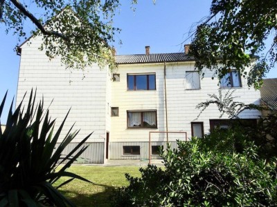 Ein- oder Zwei-Familienhaus + Chance zum Gestalten + sonniger Garten