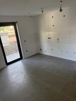 frisch renovierte 2-Zimmer, Balkon - Wohnung