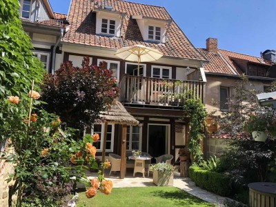 liebevoll saniertes Fachwerkhaus mit 5 Zimmern, Innenhof, EBK, Balkon, Kaminofen, Keller, Dachboden