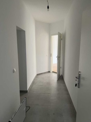 ERSTBEZUG NACH SANIERUNG 2 Zimmer Souterrainwohnung