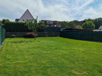 Doppelhaushälfte mit sonnigem Garten in ruhiger Wohngegend und Garage!